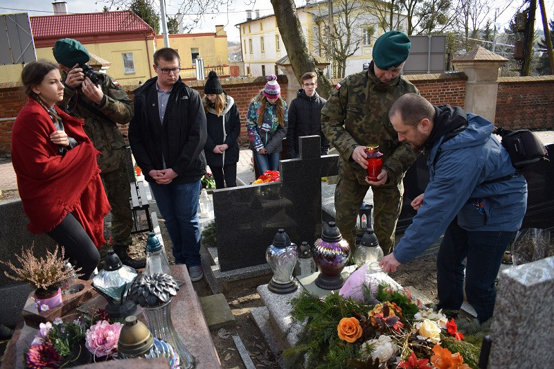 Hołd pamięci dla pochowanego w Chełmnie żołnierza wyklętego - Alfonsa Jana Jarockiego