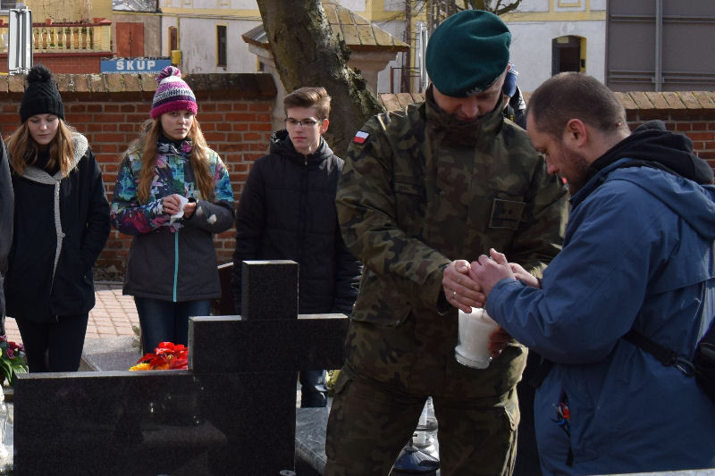Hołd pamięci dla pochowanego w Chełmnie żołnierza wyklętego - Alfonsa Jana Jarockiego