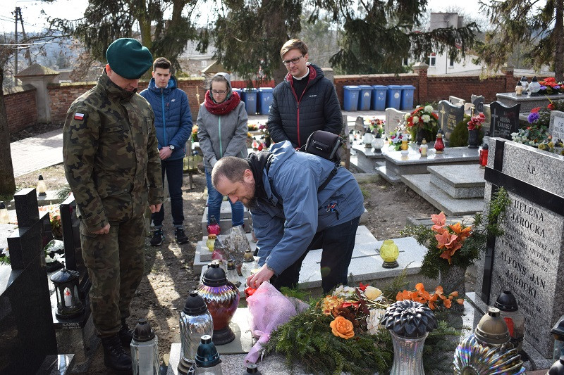 Hołd pamięci dla pochowanego w Chełmnie żołnierza wyklętego - Alfonsa Jana Jarockiego