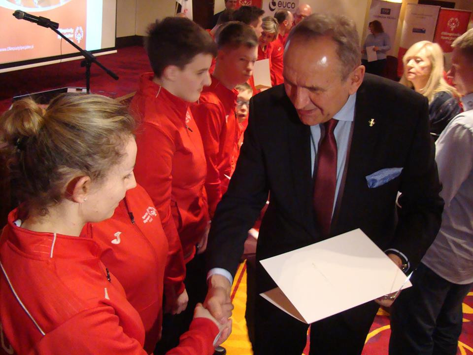 Wręczenie nominacji dla Magdaleny Podlasińskiej, która weźmie udział w Światowych Zimowych Igrzyskach Olimpiad Specjalnych w Austrii
