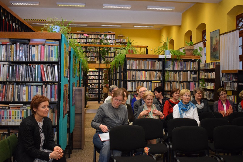 O blaskach i cieniach emigracji - spotkanie autorskie z Ewą Winnicką