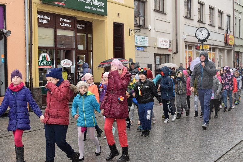Happening z okazji Światowego Dnia Zespołu Downa i powitania WIOSNY