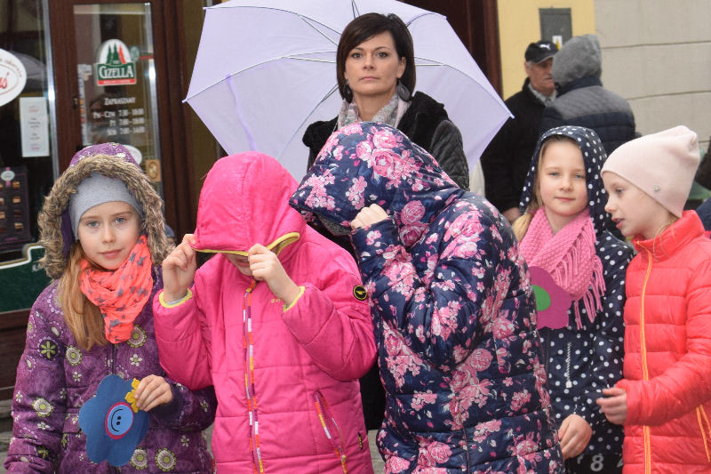 Happening z okazji Światowego Dnia Zespołu Downa i powitania WIOSNY