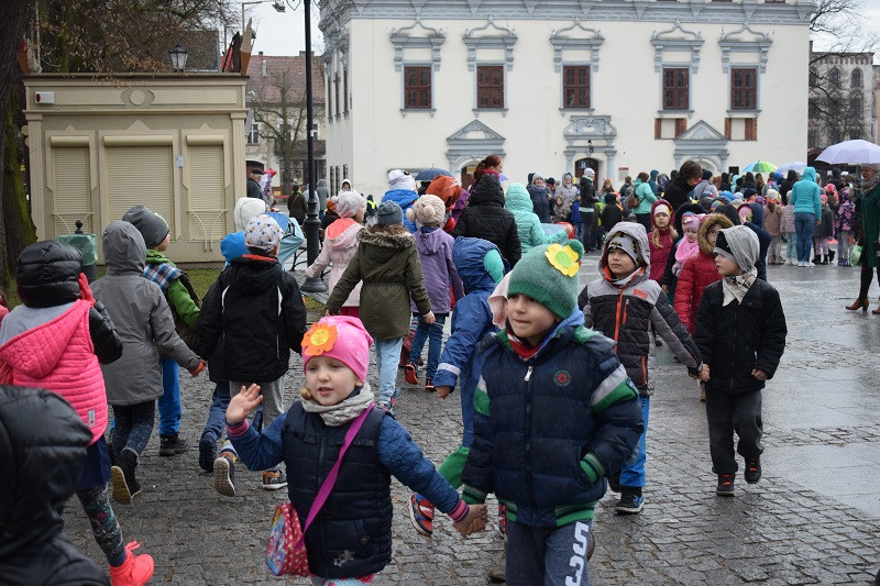 Happening z okazji Światowego Dnia Zespołu Downa i powitania WIOSNY