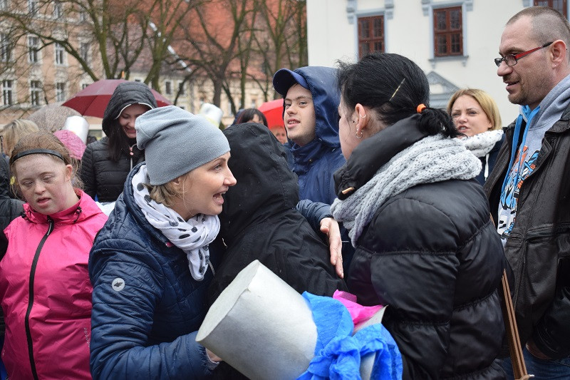 Happening z okazji Światowego Dnia Zespołu Downa i powitania WIOSNY