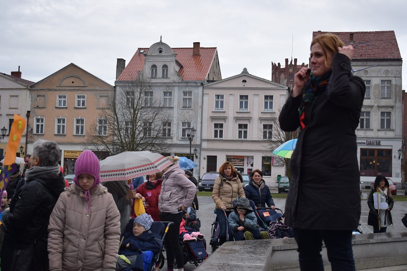 Happening z okazji Światowego Dnia Zespołu Downa i powitania WIOSNY