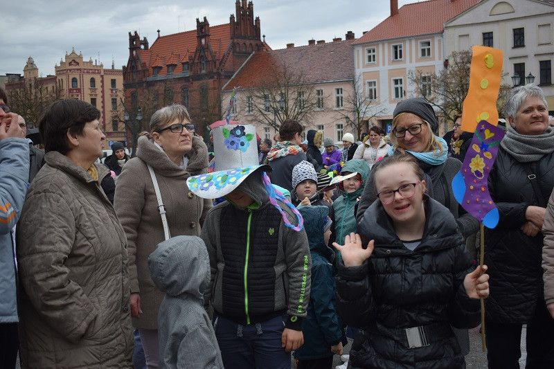 Happening z okazji Światowego Dnia Zespołu Downa i powitania WIOSNY