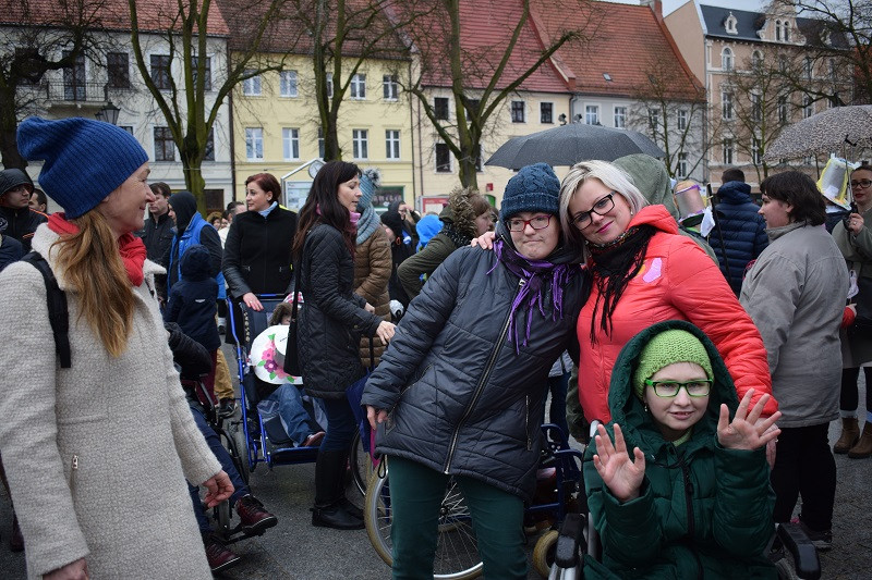 Happening z okazji Światowego Dnia Zespołu Downa i powitania WIOSNY