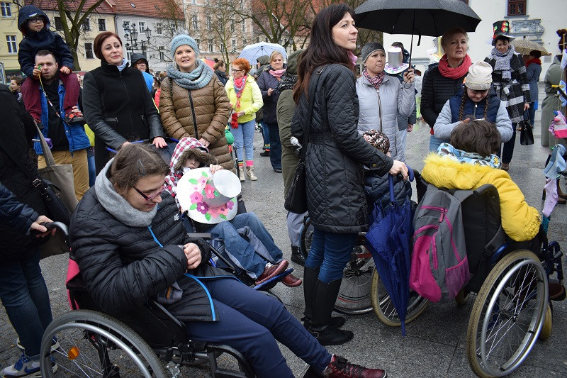 Happening z okazji Światowego Dnia Zespołu Downa i powitania WIOSNY