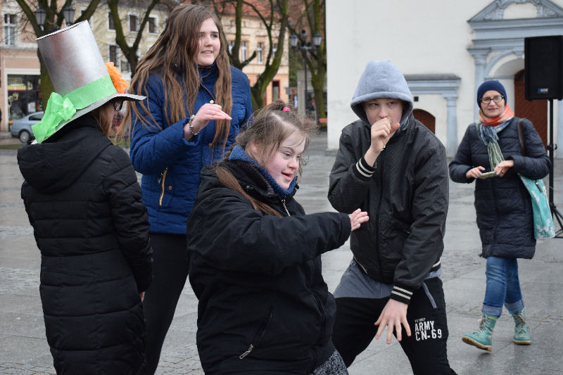 Happening z okazji Światowego Dnia Zespołu Downa i powitania WIOSNY
