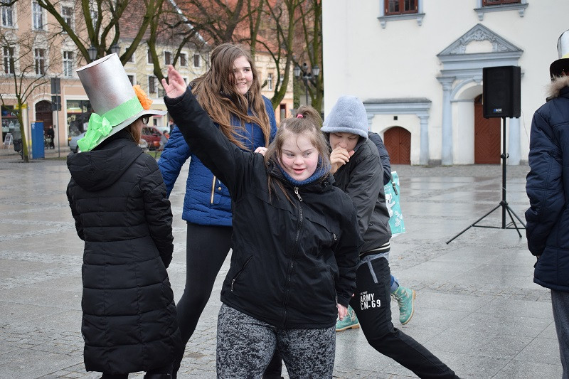 Happening z okazji Światowego Dnia Zespołu Downa i powitania WIOSNY