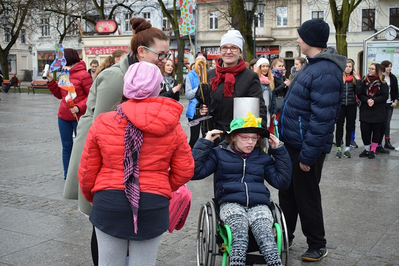 Happening z okazji Światowego Dnia Zespołu Downa i powitania WIOSNY
