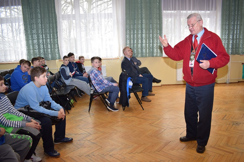 Pokaz krótkiej i długiej broni czarnoprochowej w KLGiSP Księży Pallotynów