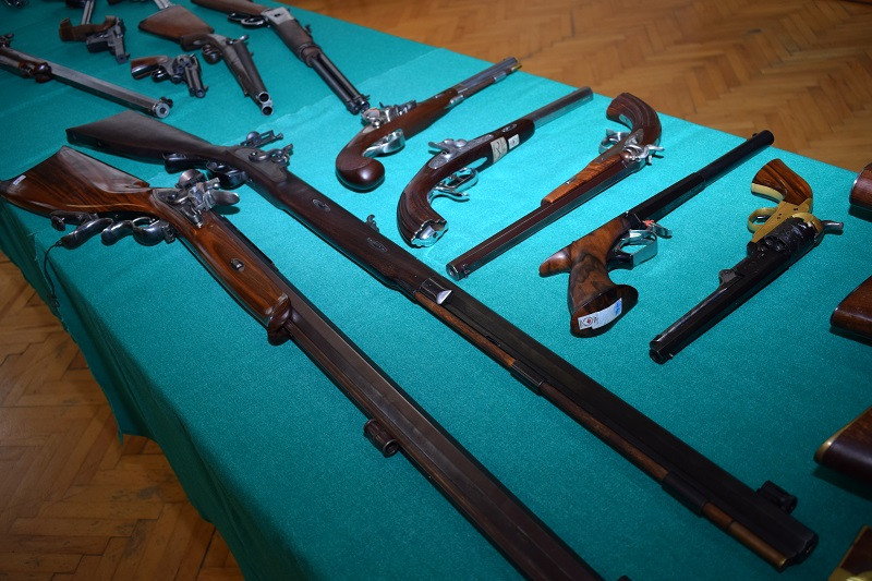 Pokaz krótkiej i długiej broni czarnoprochowej w KLGiSP Księży Pallotynów