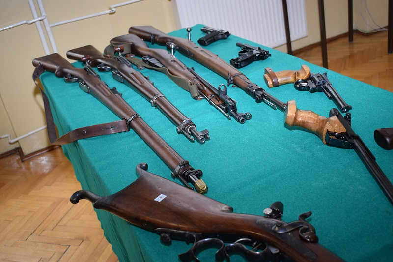 Pokaz krótkiej i długiej broni czarnoprochowej w KLGiSP Księży Pallotynów