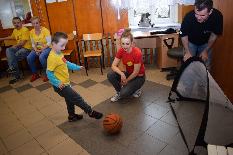 Pełne atrakcji spotkanie z rehabilitantami w Specjalnym Ośrodku Szkolno-Wychowawczym