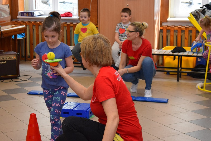 Pełne atrakcji spotkanie z rehabilitantami w Specjalnym Ośrodku Szkolno-Wychowawczym