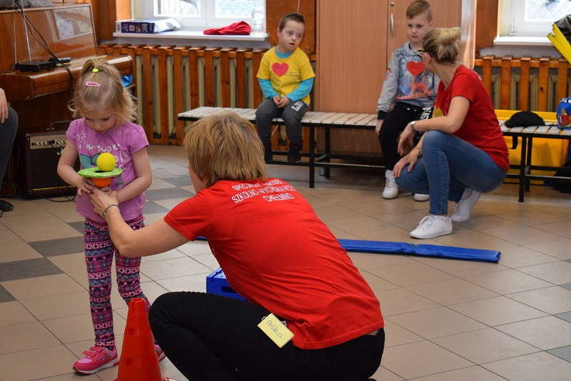 Pełne atrakcji spotkanie z rehabilitantami w Specjalnym Ośrodku Szkolno-Wychowawczym
