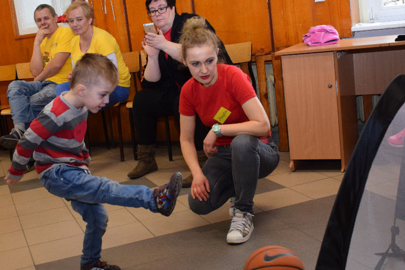 Pełne atrakcji spotkanie z rehabilitantami w Specjalnym Ośrodku Szkolno-Wychowawczym