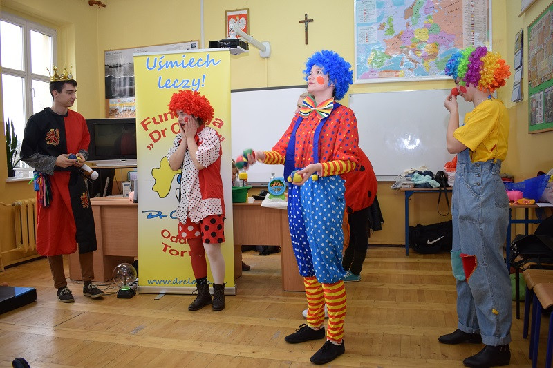 Pełne atrakcji spotkanie z rehabilitantami w Specjalnym Ośrodku Szkolno-Wychowawczym