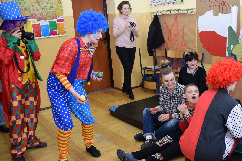 Pełne atrakcji spotkanie z rehabilitantami w Specjalnym Ośrodku Szkolno-Wychowawczym