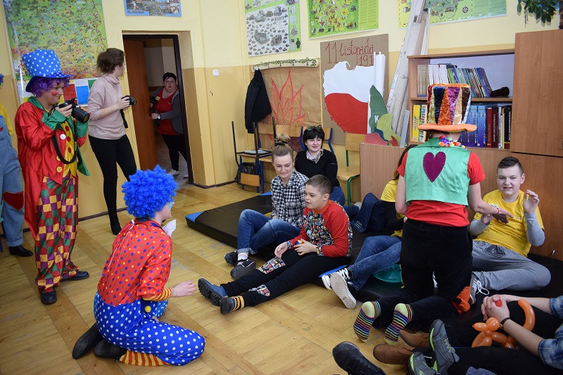 Pełne atrakcji spotkanie z rehabilitantami w Specjalnym Ośrodku Szkolno-Wychowawczym