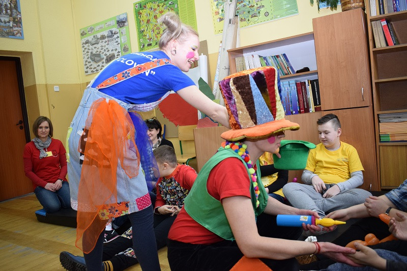 Pełne atrakcji spotkanie z rehabilitantami w Specjalnym Ośrodku Szkolno-Wychowawczym