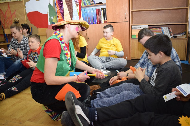 Pełne atrakcji spotkanie z rehabilitantami w Specjalnym Ośrodku Szkolno-Wychowawczym