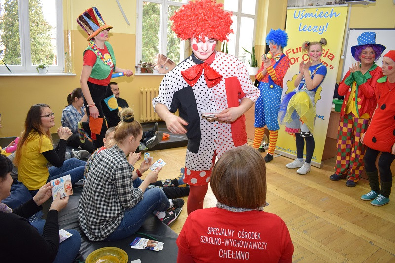 Pełne atrakcji spotkanie z rehabilitantami w Specjalnym Ośrodku Szkolno-Wychowawczym