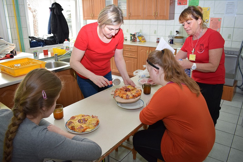 Pełne atrakcji spotkanie z rehabilitantami w Specjalnym Ośrodku Szkolno-Wychowawczym