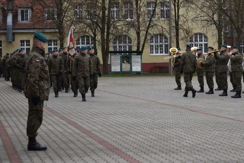 Uroczysty apel z okazji przekazania i przyjęcia obowiązków dowódcy 3. Batalionu Drogowo-Mostowego