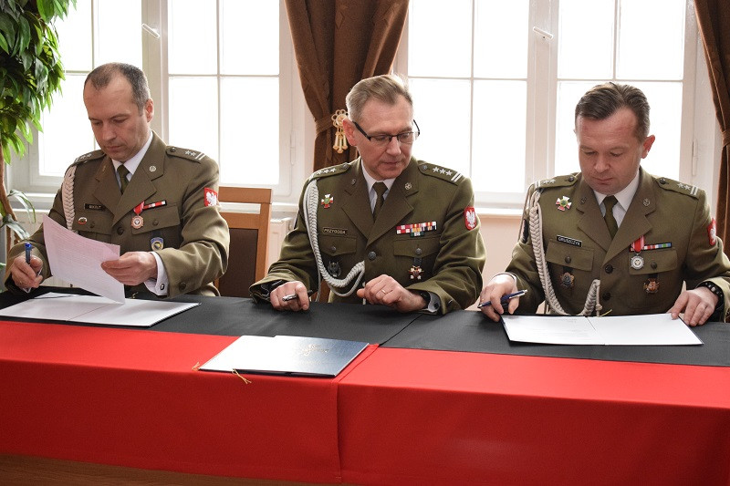 Uroczysty apel z okazji przekazania i przyjęcia obowiązków dowódcy 3. Batalionu Drogowo-Mostowego