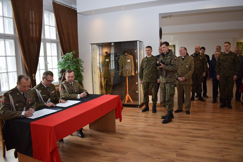 Uroczysty apel z okazji przekazania i przyjęcia obowiązków dowódcy 3. Batalionu Drogowo-Mostowego