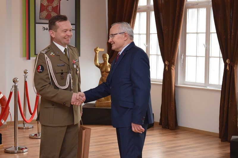 Uroczysty apel z okazji przekazania i przyjęcia obowiązków dowódcy 3. Batalionu Drogowo-Mostowego