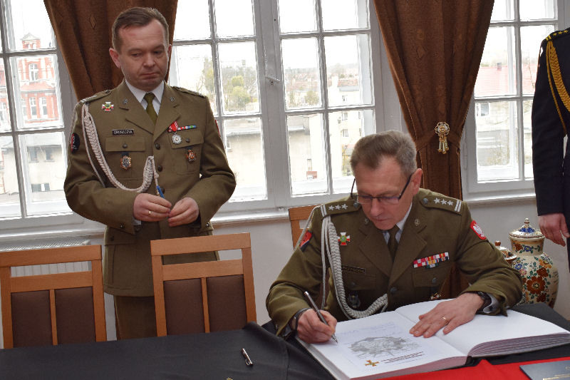 Uroczysty apel z okazji przekazania i przyjęcia obowiązków dowódcy 3. Batalionu Drogowo-Mostowego