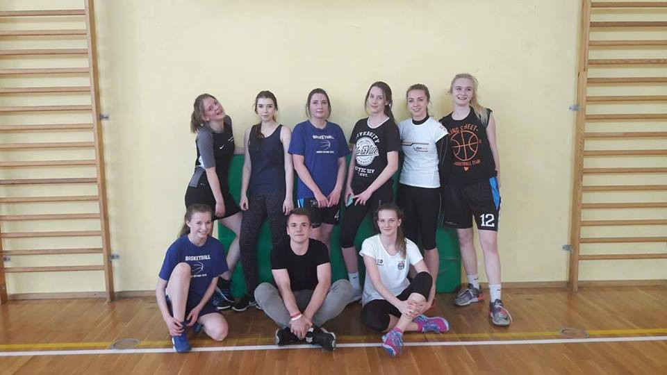 Towarzyski mecz Technikum Mundurowego z Liceum Ogólnokształcącym