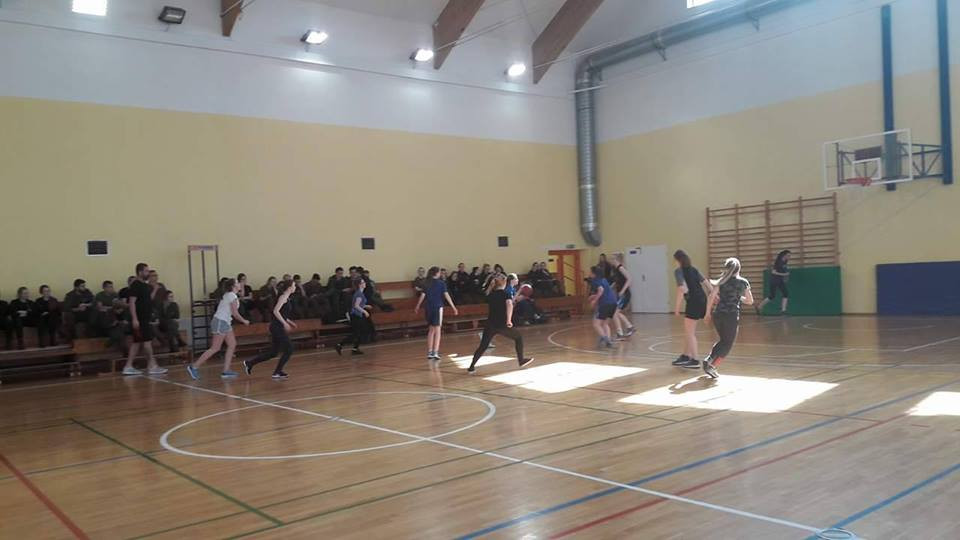 Towarzyski mecz Technikum Mundurowego z Liceum Ogólnokształcącym