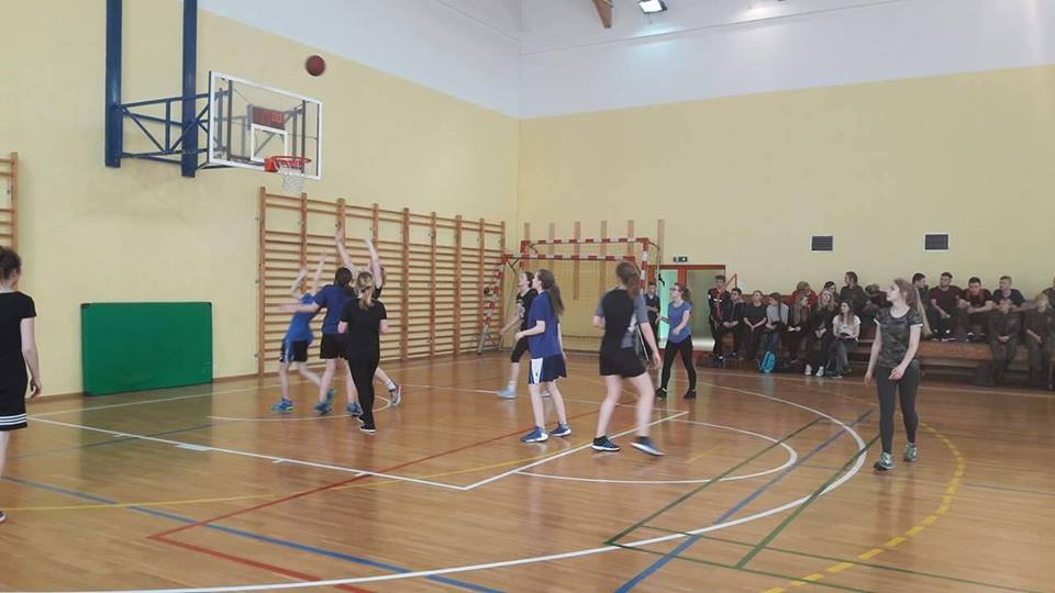 Towarzyski mecz Technikum Mundurowego z Liceum Ogólnokształcącym