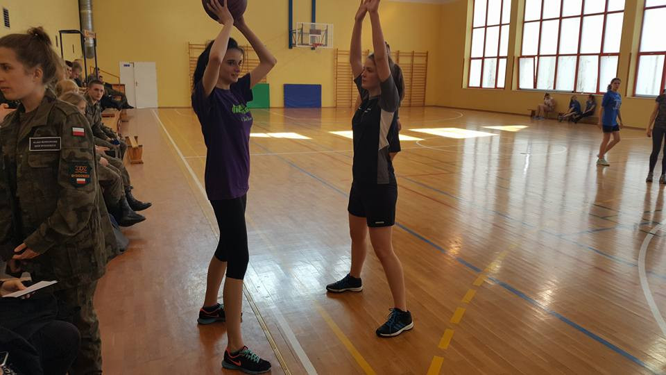 Towarzyski mecz Technikum Mundurowego z Liceum Ogólnokształcącym