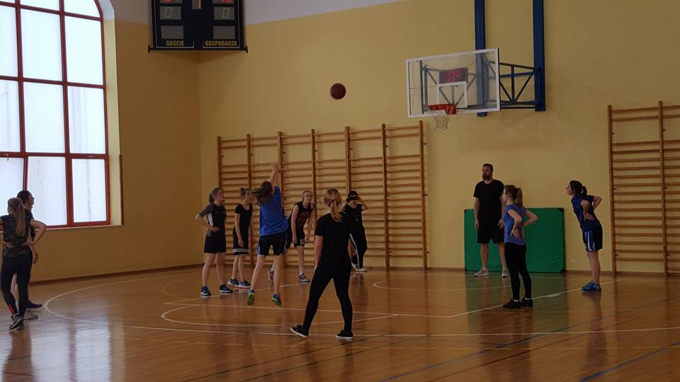 Towarzyski mecz Technikum Mundurowego z Liceum Ogólnokształcącym