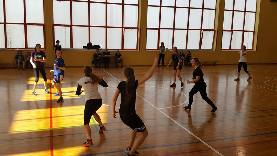 Towarzyski mecz Technikum Mundurowego z Liceum Ogólnokształcącym