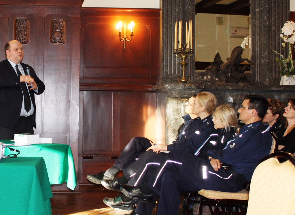 Współpraca Instytucji w zakresie przeciwdziałania przemocy w rodzinie i zapobiegania uzależnieniom