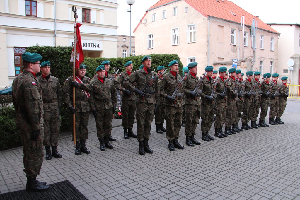Uroczystość Odsłonięcia Tablicy ku Pamięci Prezydenta Rzeczypospolitej Polskiej prof. Lecha Kaczyńskiego, Jego małżonki Marii w Kościele Garnizonowym