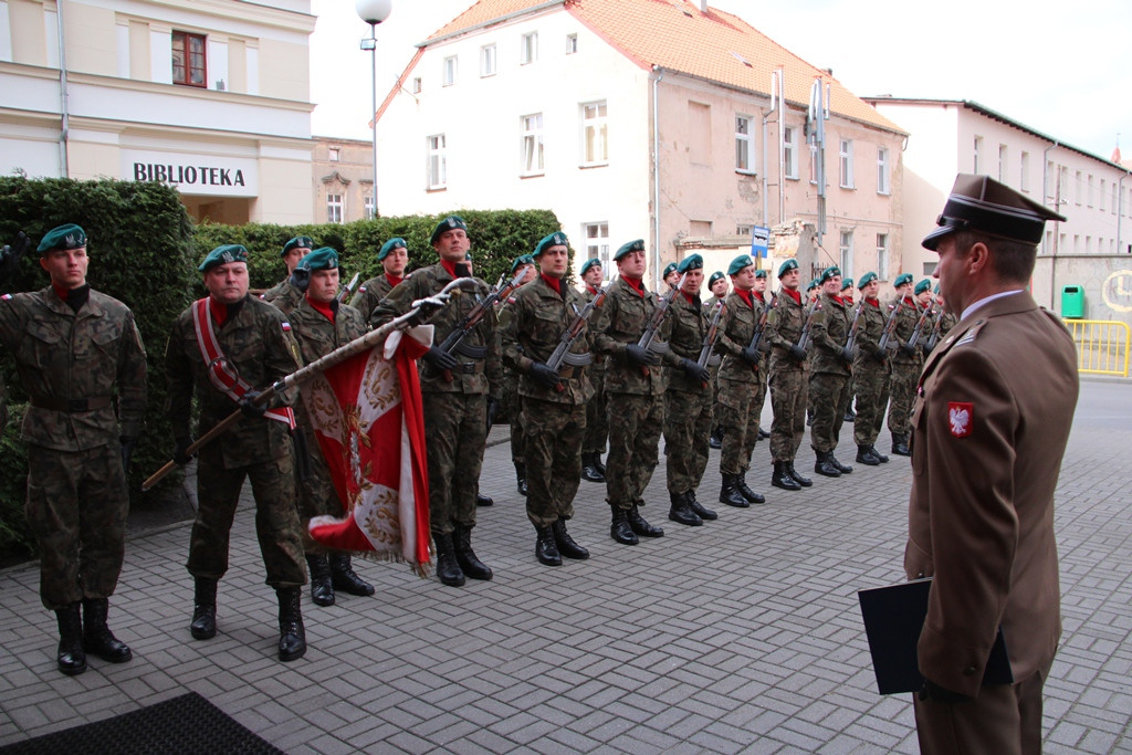 Uroczystość Odsłonięcia Tablicy ku Pamięci Prezydenta Rzeczypospolitej Polskiej prof. Lecha Kaczyńskiego, Jego małżonki Marii w Kościele Garnizonowym