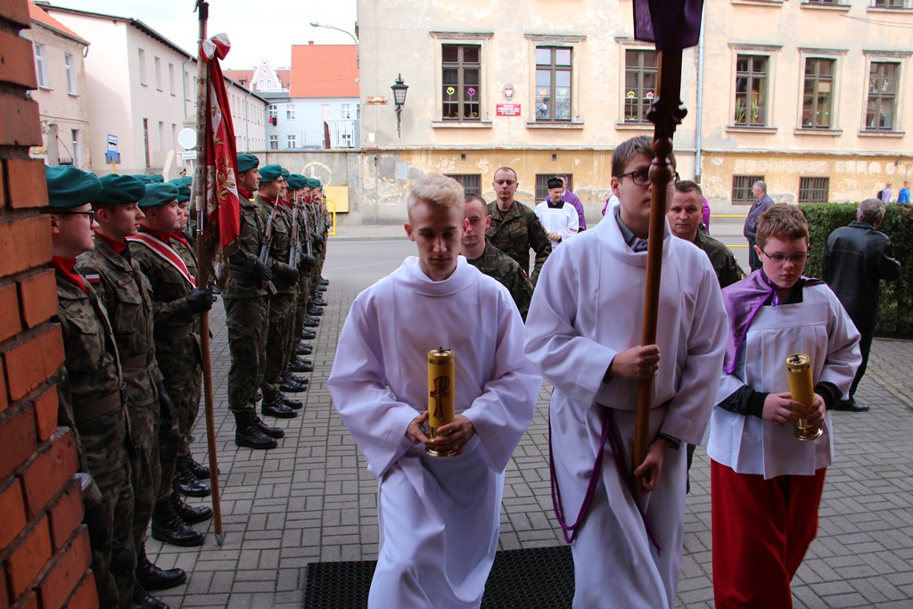 Uroczystość Odsłonięcia Tablicy ku Pamięci Prezydenta Rzeczypospolitej Polskiej prof. Lecha Kaczyńskiego, Jego małżonki Marii w Kościele Garnizonowym