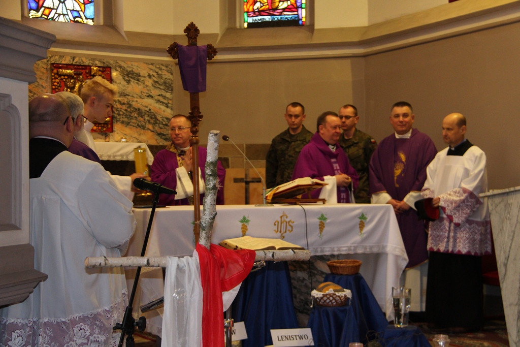 Uroczystość Odsłonięcia Tablicy ku Pamięci Prezydenta Rzeczypospolitej Polskiej prof. Lecha Kaczyńskiego, Jego małżonki Marii w Kościele Garnizonowym
