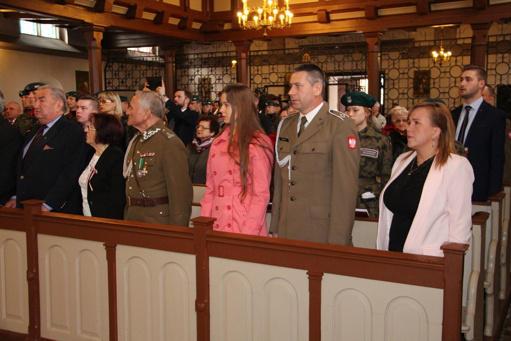 Uroczystość Odsłonięcia Tablicy ku Pamięci Prezydenta Rzeczypospolitej Polskiej prof. Lecha Kaczyńskiego, Jego małżonki Marii w Kościele Garnizonowym