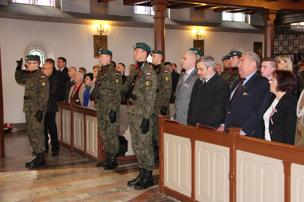Uroczystość Odsłonięcia Tablicy ku Pamięci Prezydenta Rzeczypospolitej Polskiej prof. Lecha Kaczyńskiego, Jego małżonki Marii w Kościele Garnizonowym