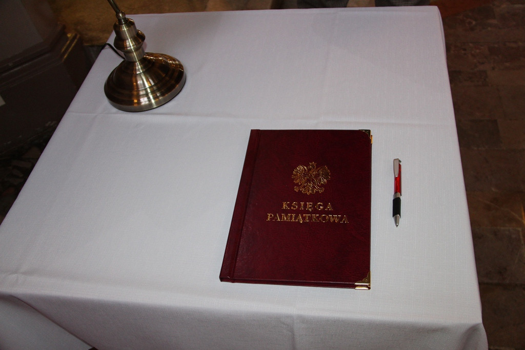 Uroczystość Odsłonięcia Tablicy ku Pamięci Prezydenta Rzeczypospolitej Polskiej prof. Lecha Kaczyńskiego, Jego małżonki Marii w Kościele Garnizonowym