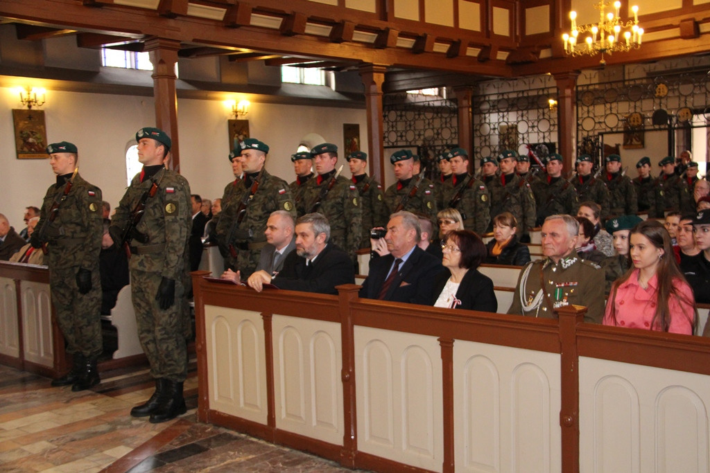 Uroczystość Odsłonięcia Tablicy ku Pamięci Prezydenta Rzeczypospolitej Polskiej prof. Lecha Kaczyńskiego, Jego małżonki Marii w Kościele Garnizonowym